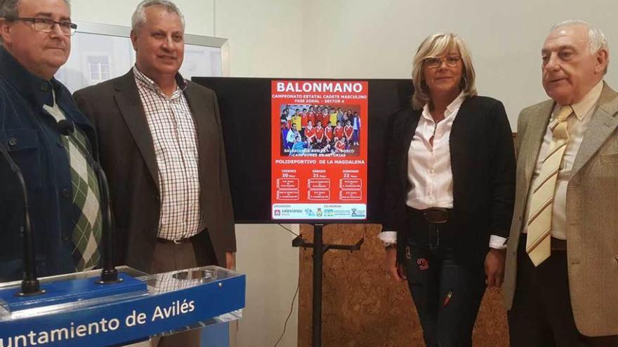 José Antonio García, Constantino Barba, Ana Hevia y Manolo de la Cámara, durante la presentación del torneo.