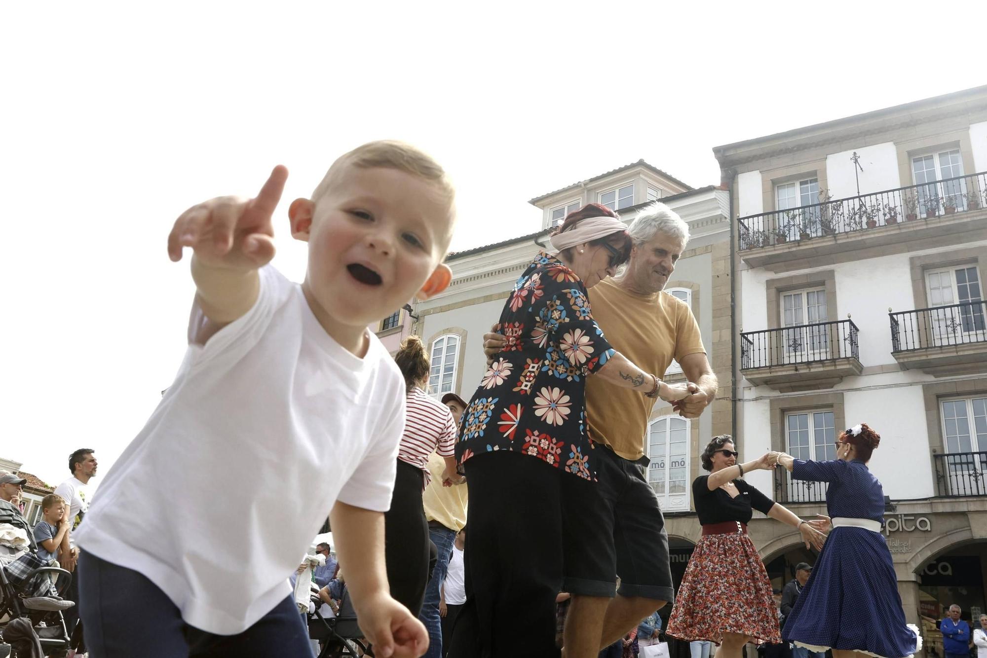 EN IMÁGENES: Así fue el concierto ambulante de jazz por las calles del casco histórico de Avilés