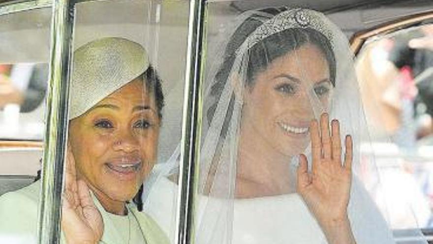 Doria Ragland acompañó a su hija en su boda con Enrique.