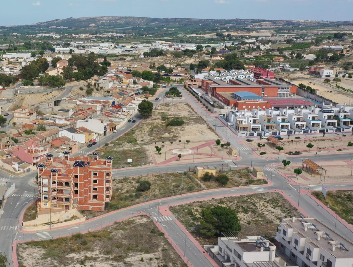 Residencial del D-6 junto al casco urbano, ahora en desarrollo y sobre el que se construyó un nuevo centro educativo