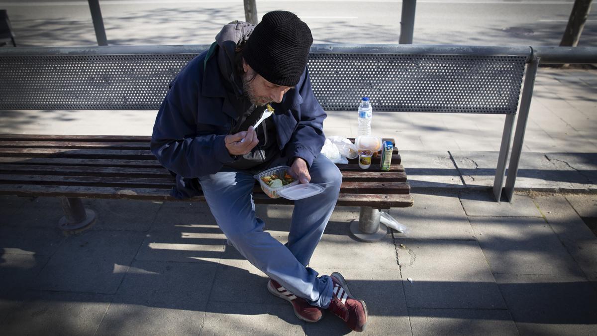 «O t’espaviles o et podreixes al carrer»