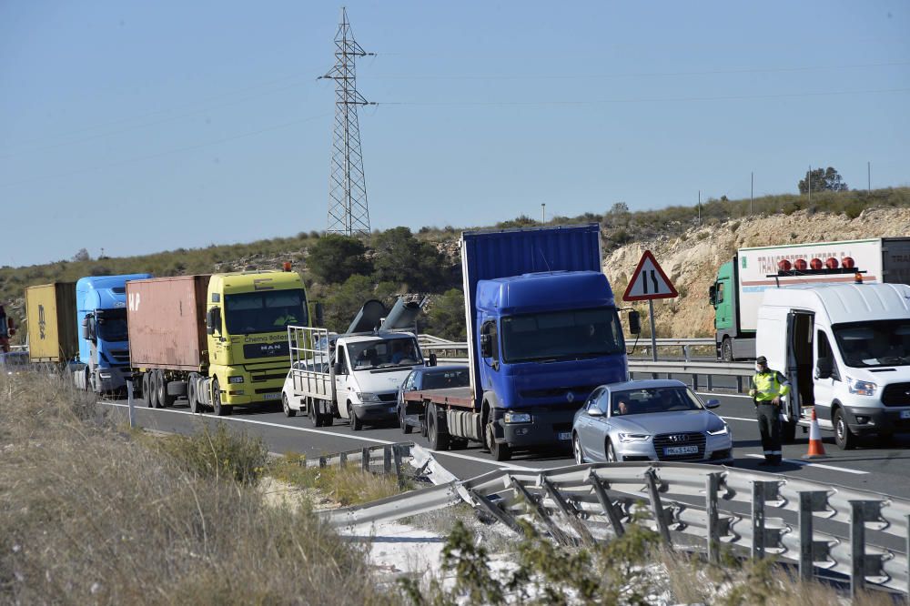 Choque entre camiones en la A-7