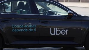 Imagen de un coche de VTC, un sector que vive una nueva burbuja de precios.