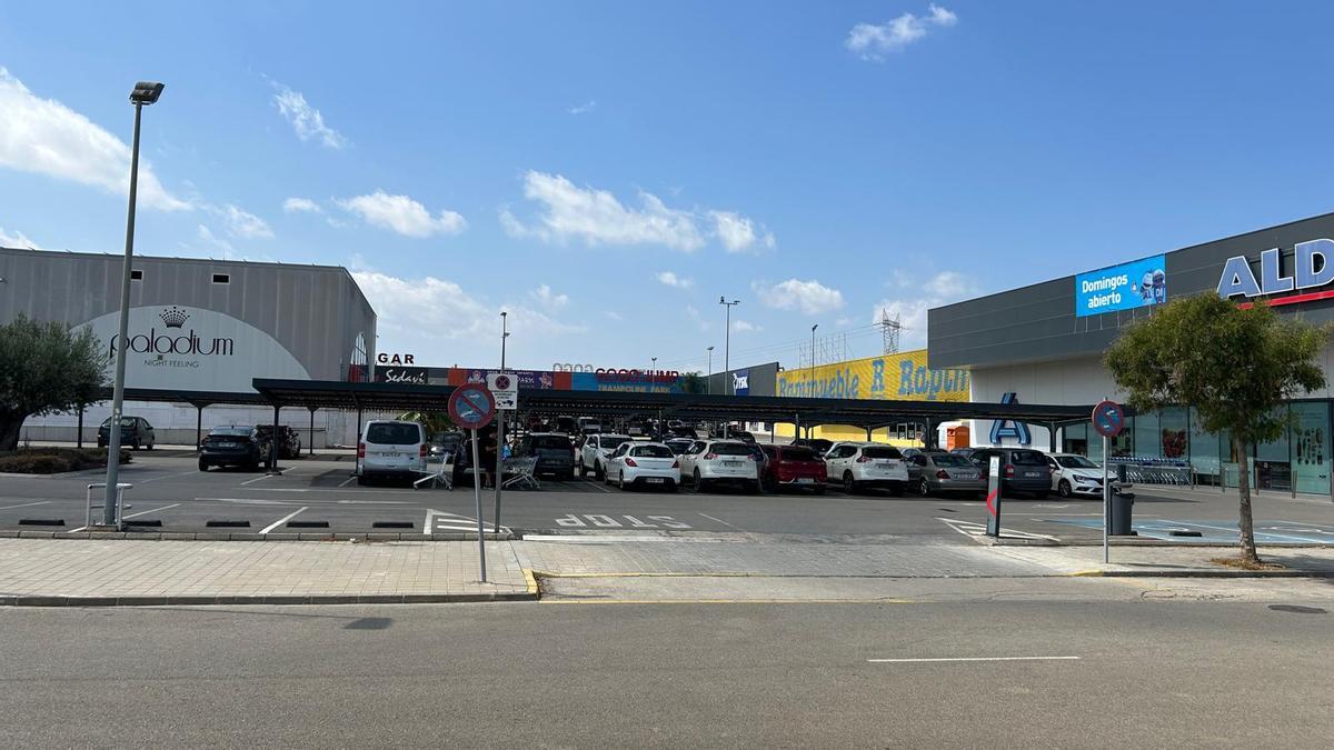 El Toll l'Alberca de Torrent está en clara expansión con la llegada de multinacinales en los últimos meses.