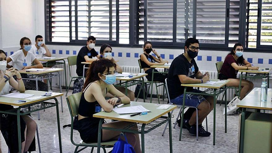 Las mascarillas ya estuvieron presentes en el examen de selectivo de junio en el IES Benlliure.