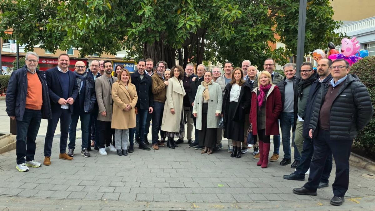 Alcaldes, alcaldesas y líderes políticos reunidos en Torrent por el PSPV.