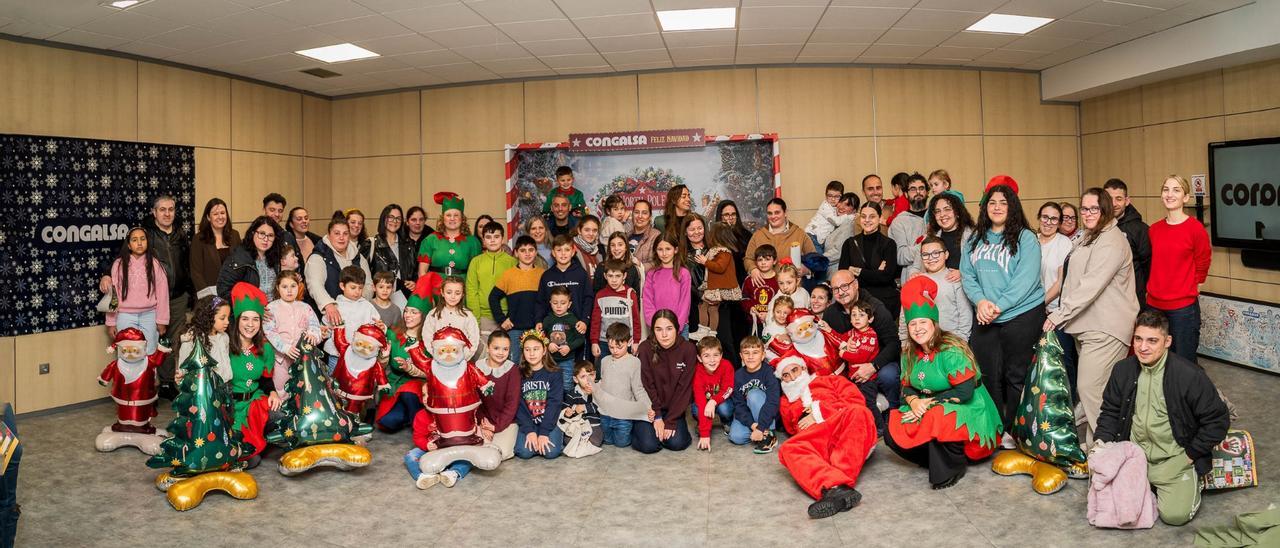 Participantes en el acto navideño de Congalsa, en A Pobra do Caramiñal.