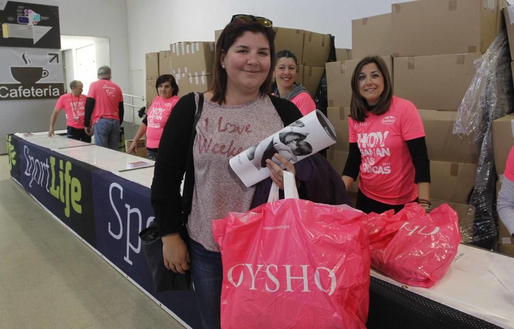 Recogida de dorsales de la Carrera de la Mujer