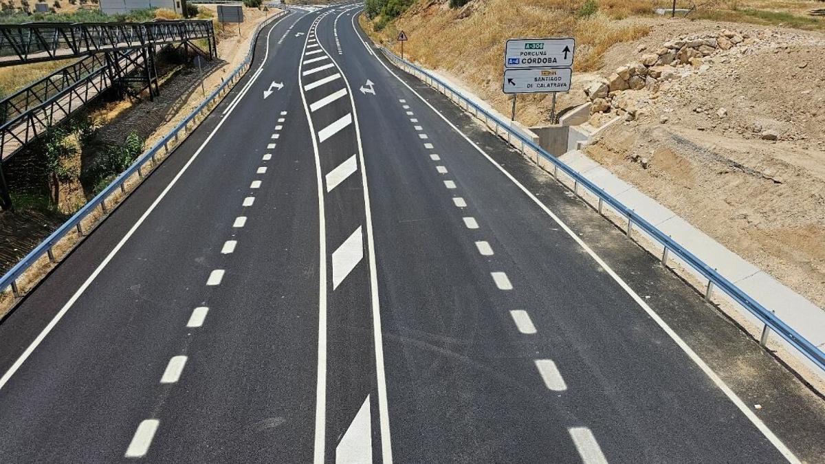 Carretera A-306 en la provincia de Jaén en dirección a El Carpio.