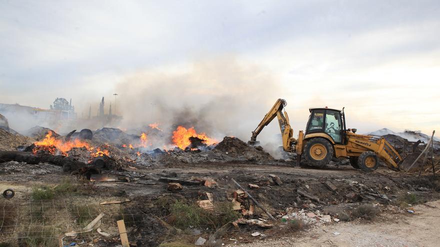 Fuego eterno en el vertedero ‘ecológico’ de Fortuna