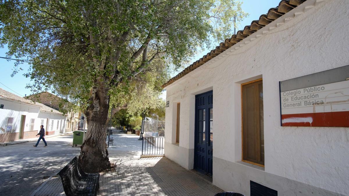 El colegio de La Encina se utiliza actualmente para realizar talleres y actividades culturales.