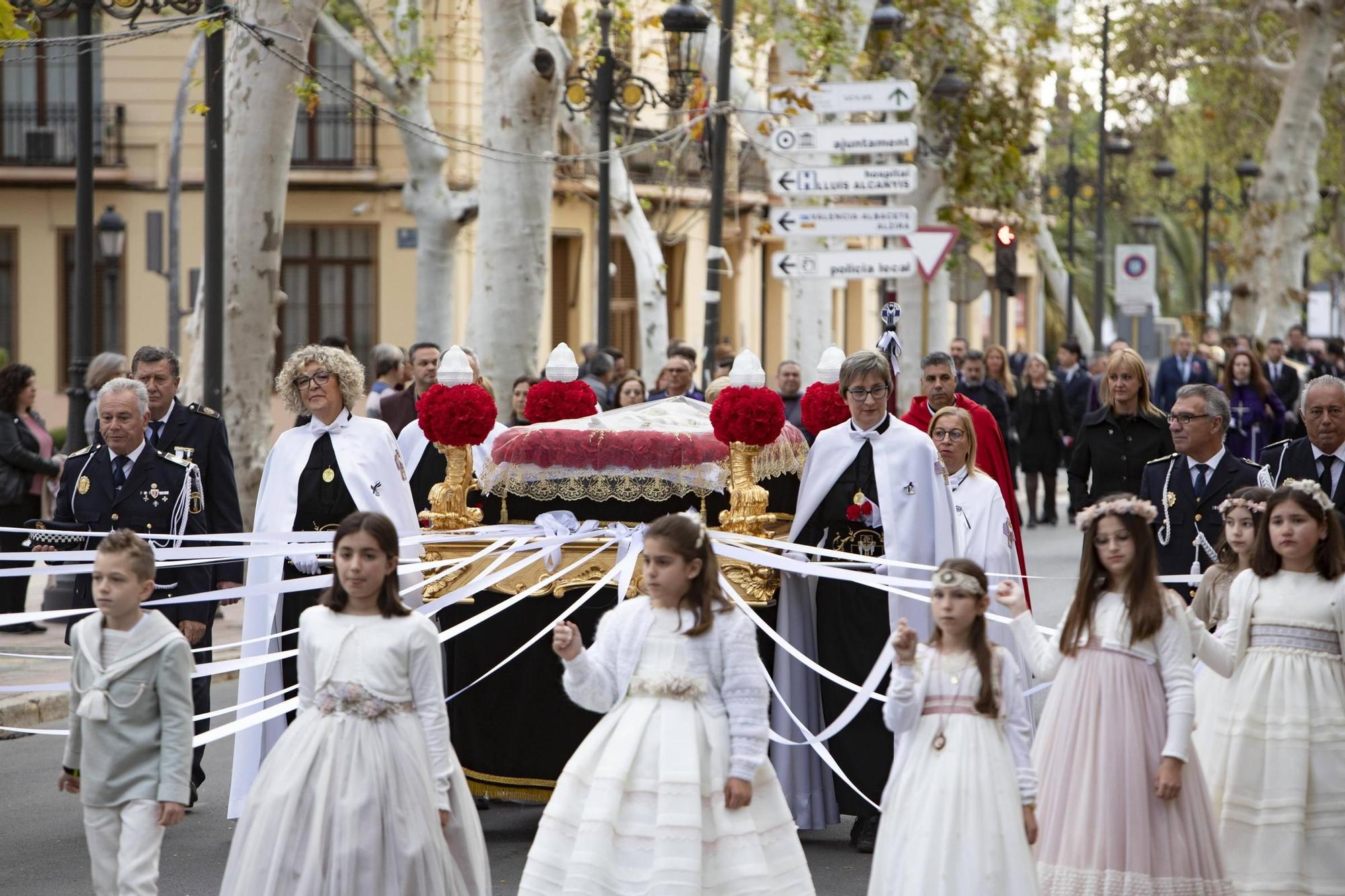 Emotiva procesión de La Camilla en Xàtiva.