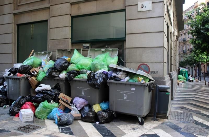 Cuarto día de la huelga de recogida de basuras en el Centro