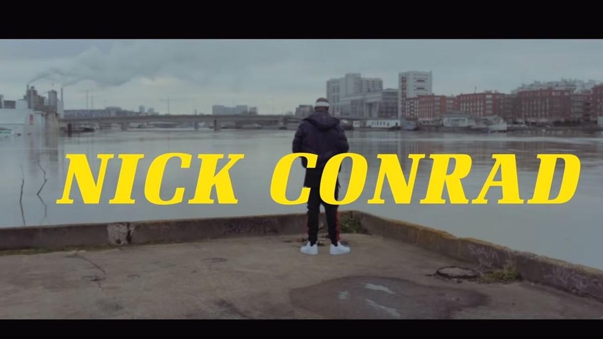 Captura del polémico videoclip del rapero francés Nick Conrad.