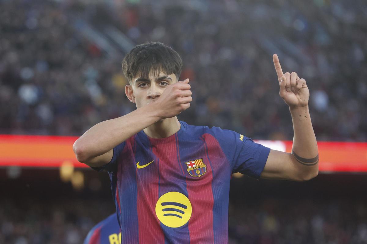 Marc Bernal celebra el gol que significava el 3-0