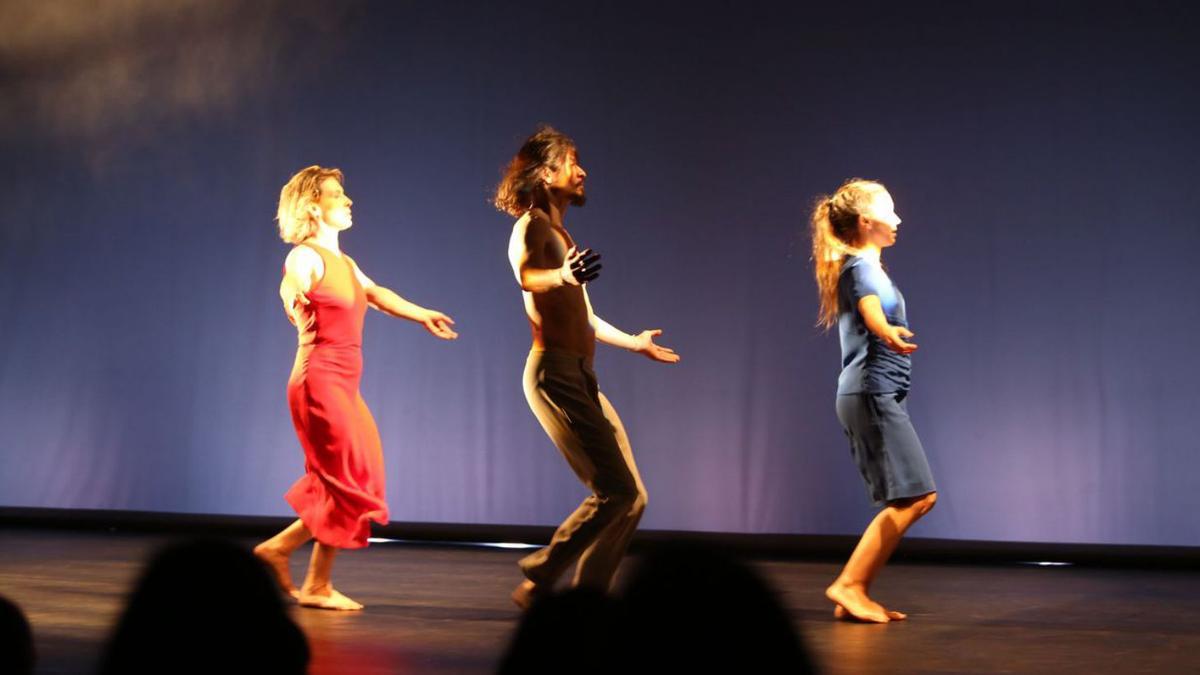 Danza de la compañía Kirenia en el Salón Teatro de Lalín | BERNABÉ/ANA AGRA