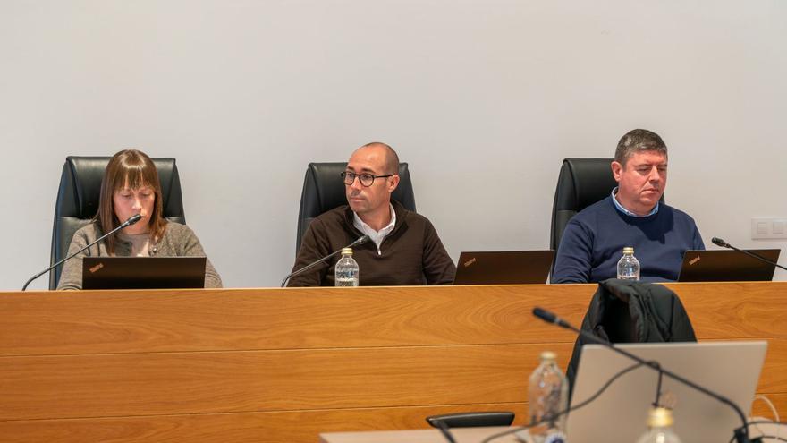 Verónica Castelló, consellera de Movilidad y Medio Ambiente, junto al presidente del Consell, Óscar Portas y el conseller Javier Serra. | CIF