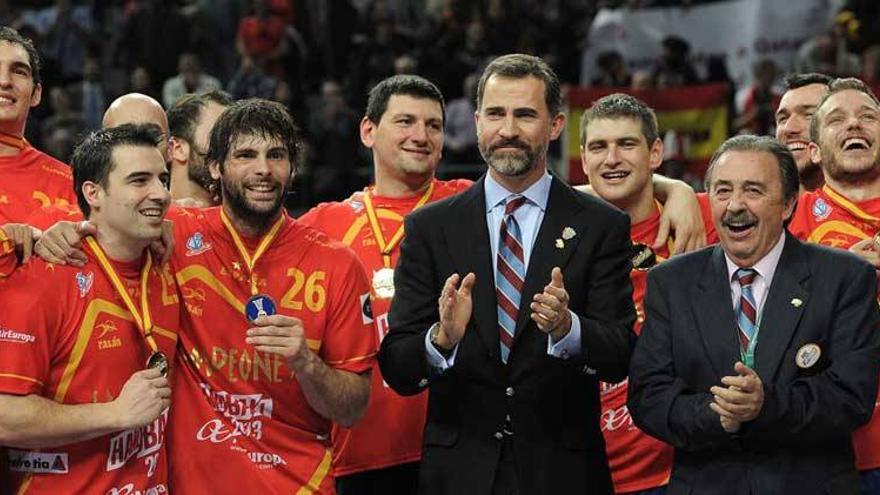 Juan de Dios Román, presidente de la Federación Española de Balonmano: &quot;Las claves del oro han sido la cohesión, una enorme seriedad y la responsabilidad&quot;