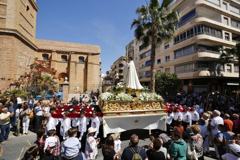 La procesión recorrió el itinerario entre la iglesia del Sagrado Corazón y la Inmaculada en Torrevieja