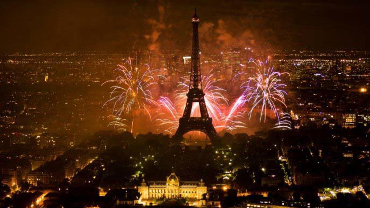 Francia quiere prohibir la venta de fuegos artificiales por ataque a comisaría