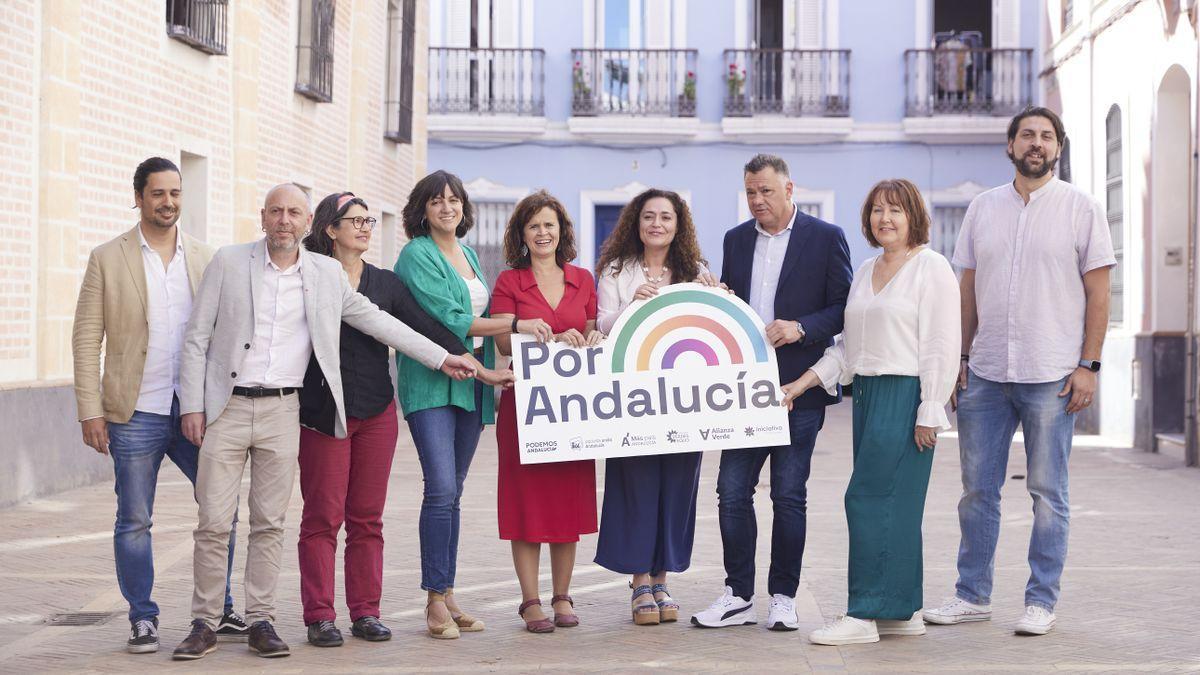 Presentación de Por Andalucía con su candidata Inmaculada Nieto en el centro.