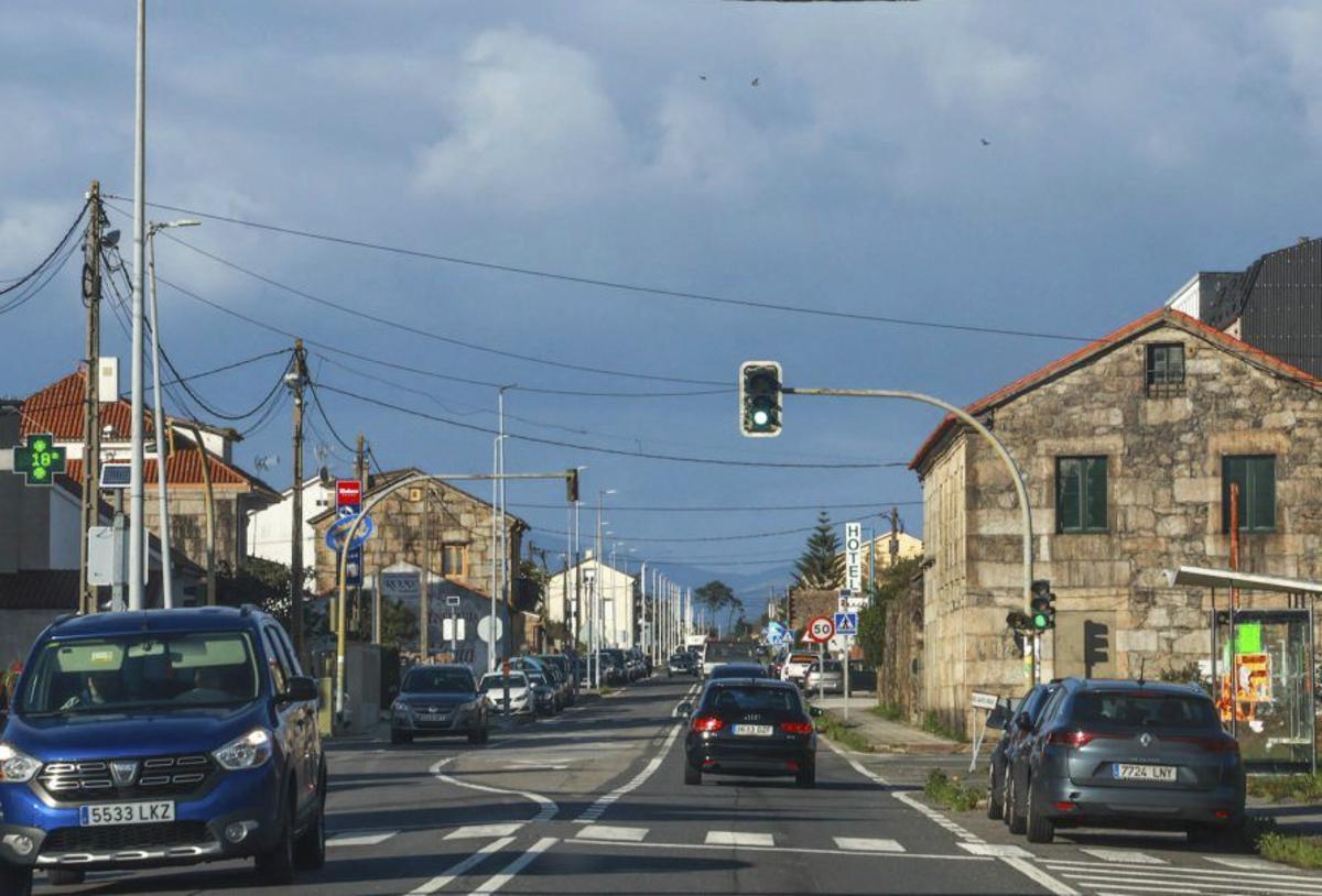 Los semáforos de Caleiro fueron reparados ayer. | IÑAKI ABELLA