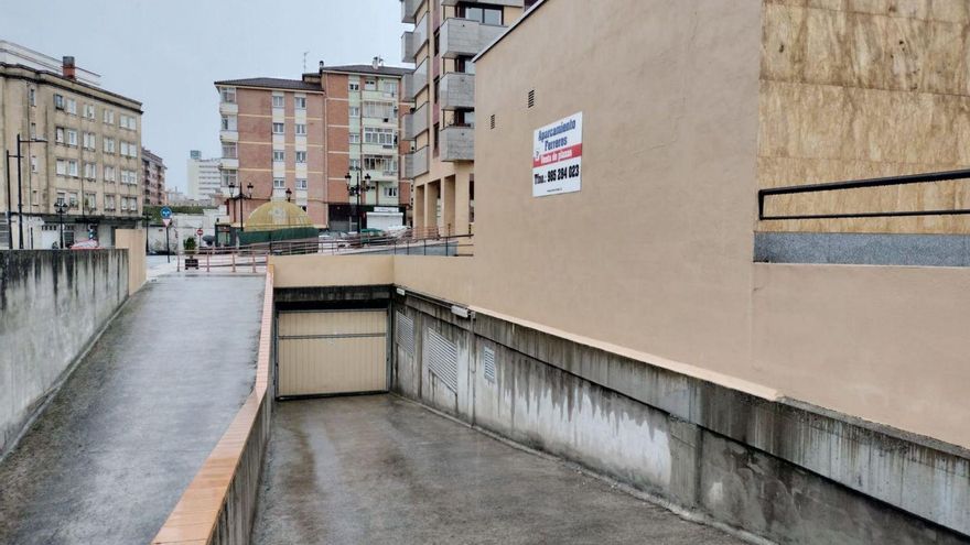 El Ayuntamiento escucha a los vecinos y venderá a particulares plazas en el parking de Ferreros