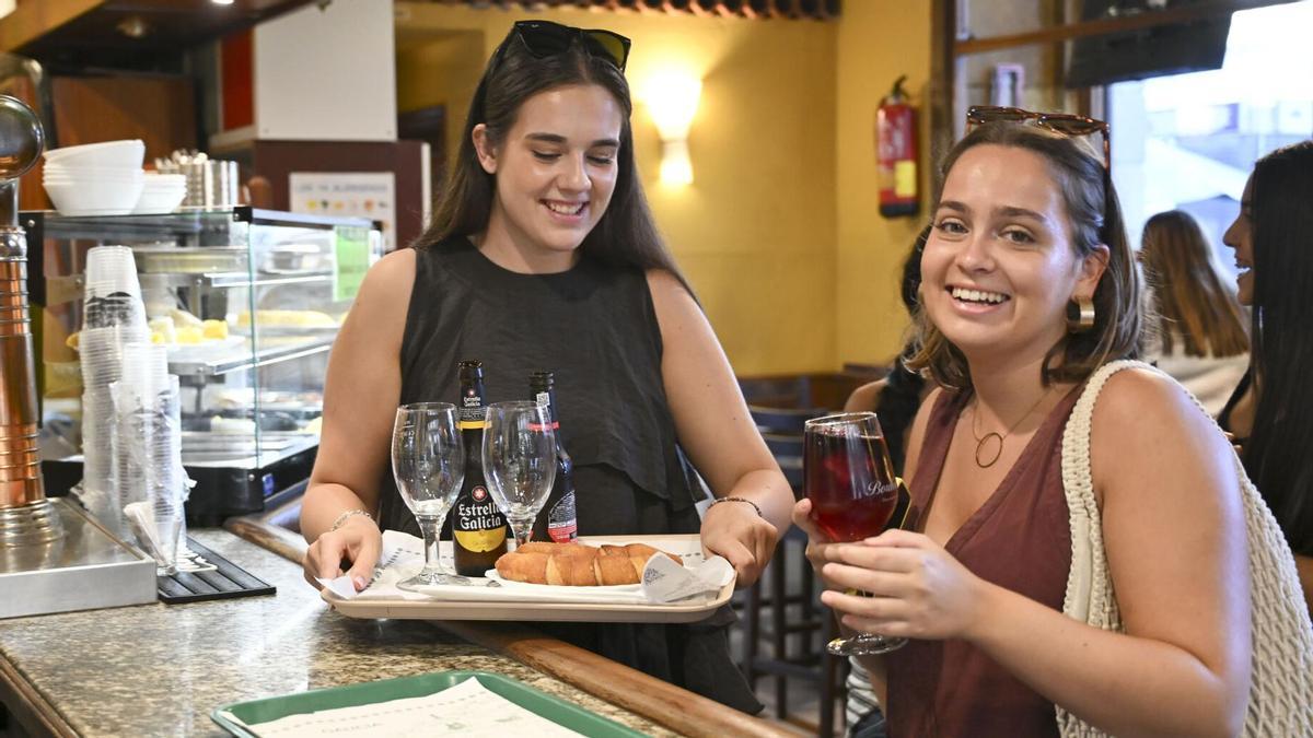 Largas colas en María Pita para despedirse de los tequeños más famosos de A Coruña