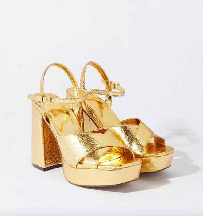 Sandalias doradas con plataforma de Parfois