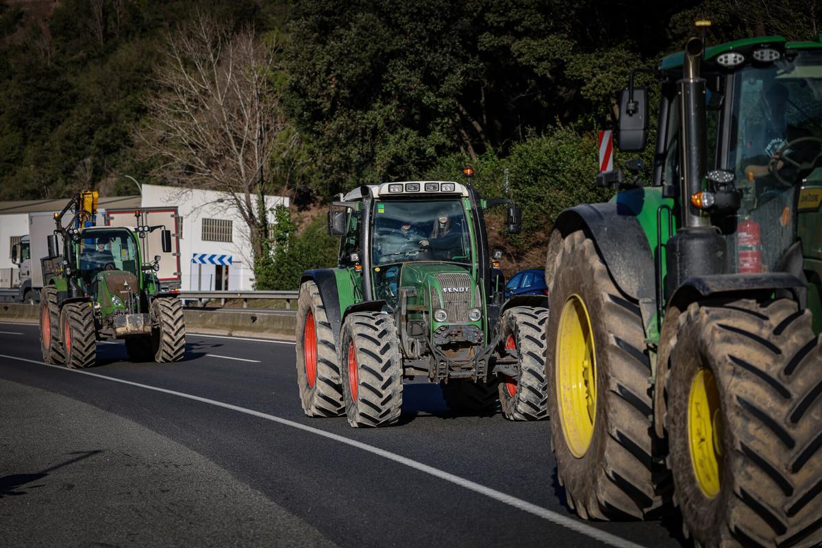 Marxa lenta de camions en l'aniversari de les protestes de Revolta Pagesa