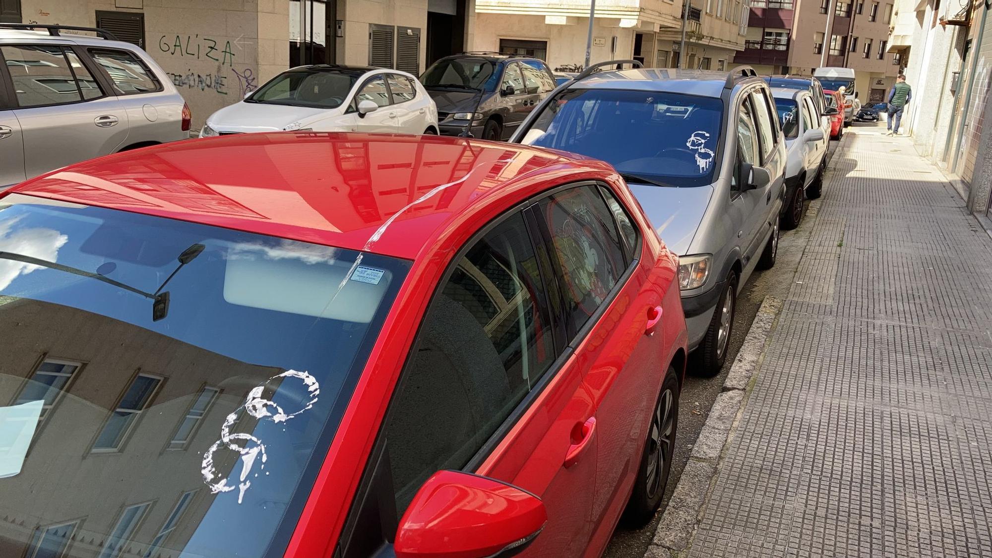 Acto vandálico: una docena de coches amanecen llenos de pintura en Vigo