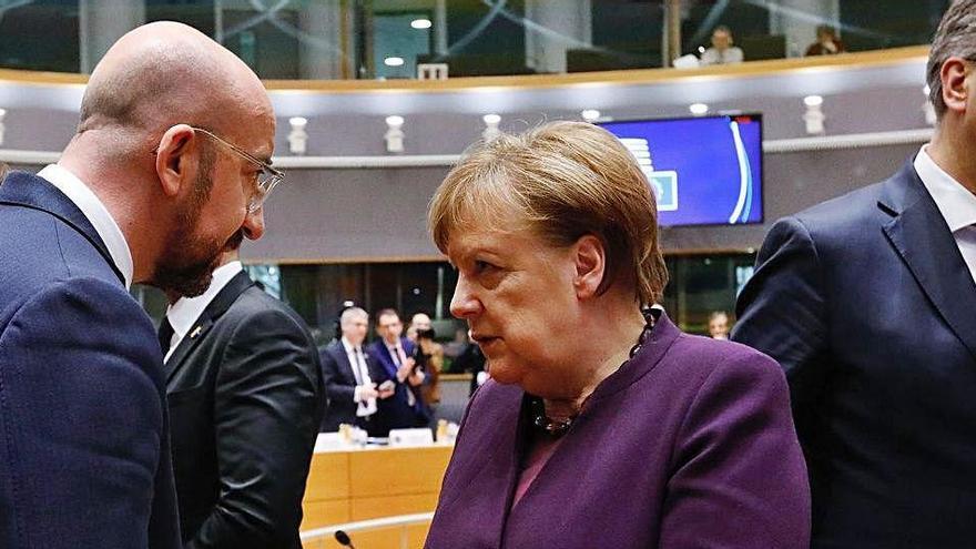 El president del Consell Europeu, Charles Michel, amb la cancellera Angela Merkel el febrer passat