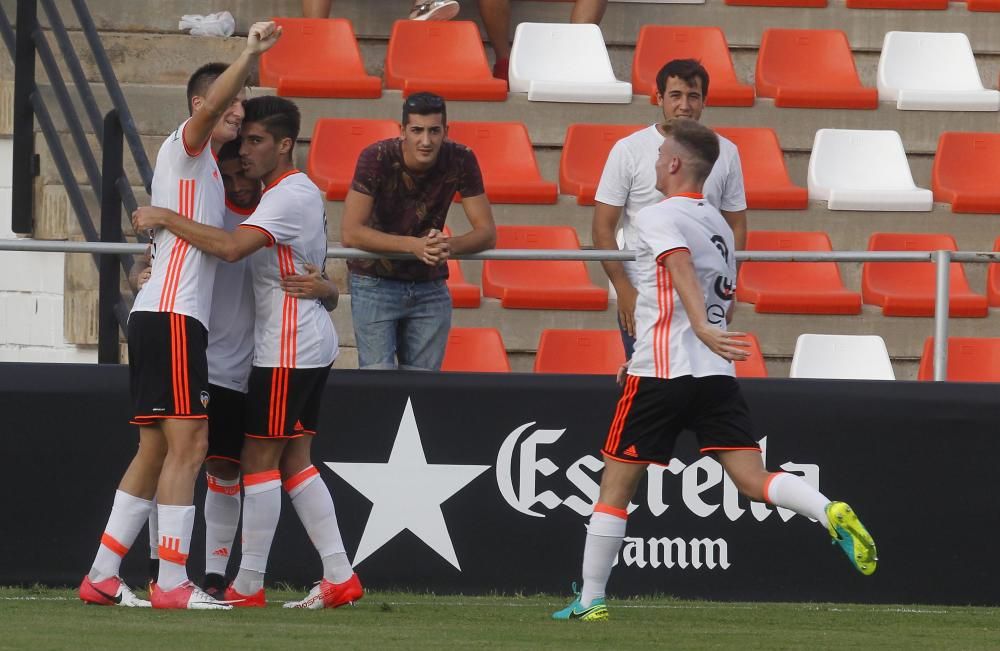 Las mejores imágenes del Valencia Mestalla - AE Prat