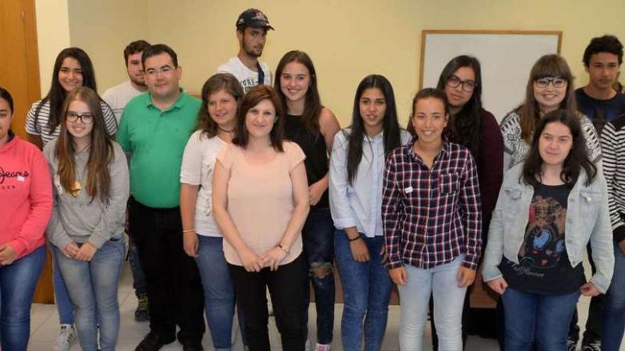 Grupo de alumnos que participó en el programa &quot;Decide tu futuro&quot; en Cambados. // Noé Parga