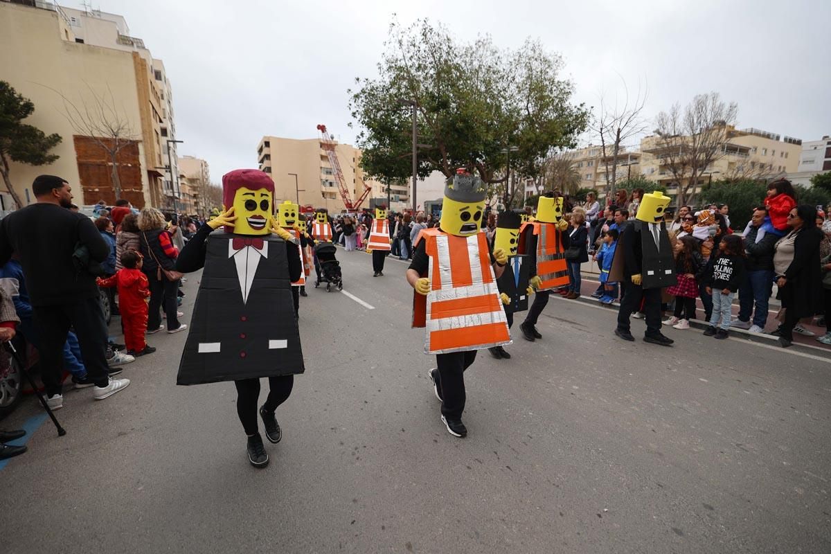 Búscate en las imágenes de la rúa de Carnaval de Ibiza