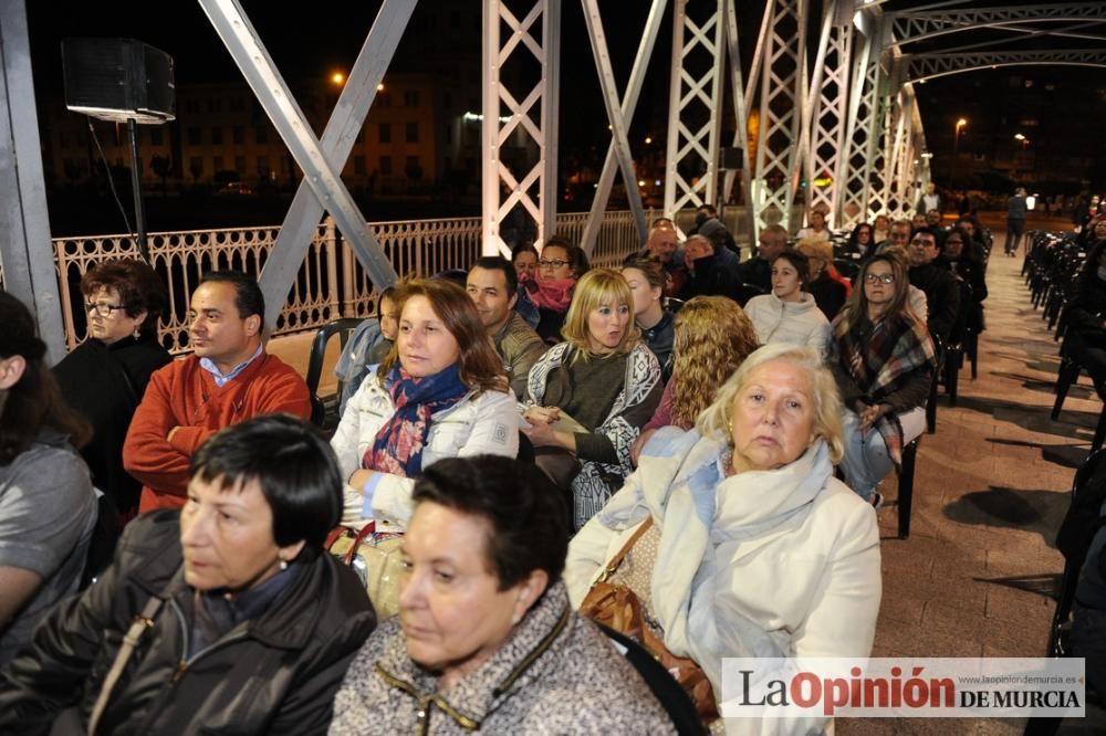 Festival de folclore en el Puente de Hierro