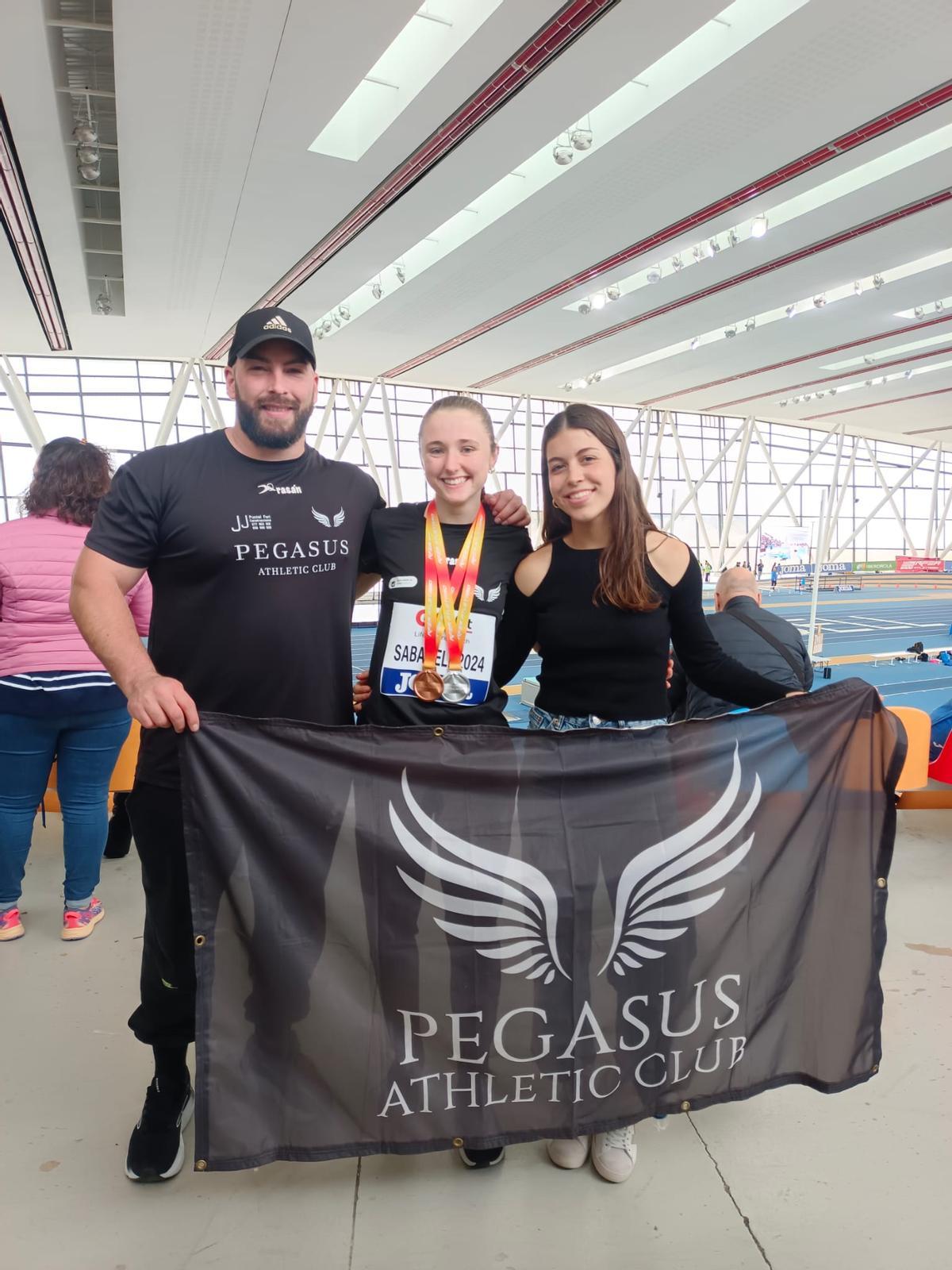 Amelia Weeks, con José Ángel Pinedo y Neus Borrás