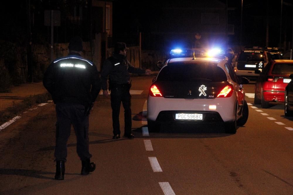 Fallece tras atrincherarse y dispararse en casa de su expareja en Cangas