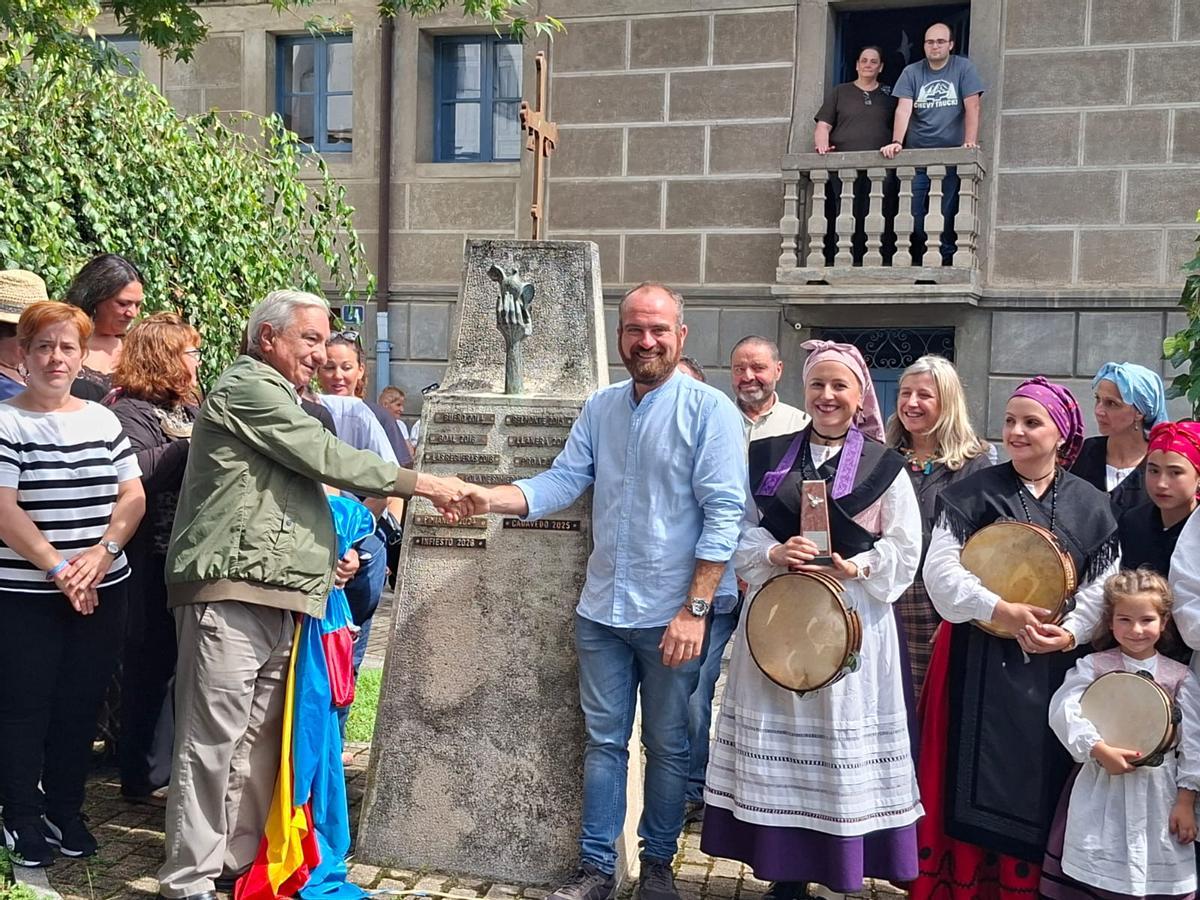 En imágenes: Navelgas celebra el XLIV Día de los Pueblos con un hermanamiento con Infiesto En imágenes: Navelgas celebra el XLIV Día de los Pueblos con un hermanamiento con Infiesto