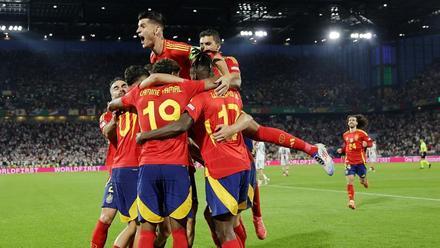 Los jugadores de la selección española celebran el segundo gol ante Georgia