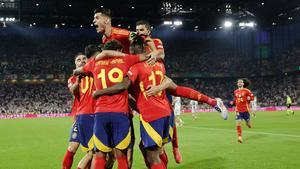 Los jugadores de la selección española celebran el segundo gol ante Georgia
