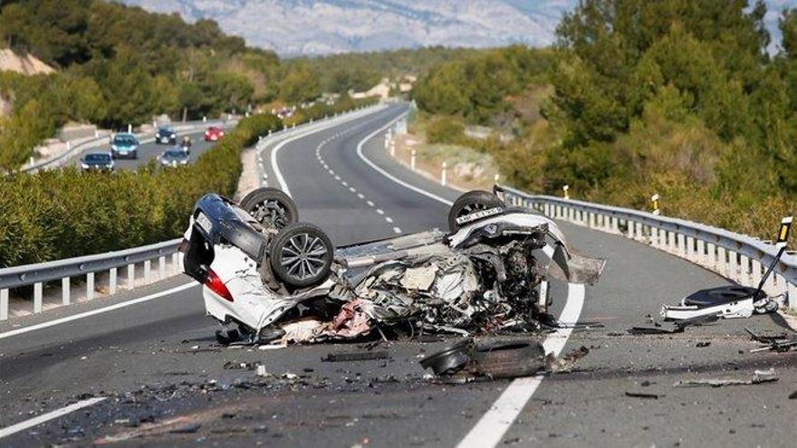 Un coche en sentido contrario causa dos muertos en la AP-7 en Valencia