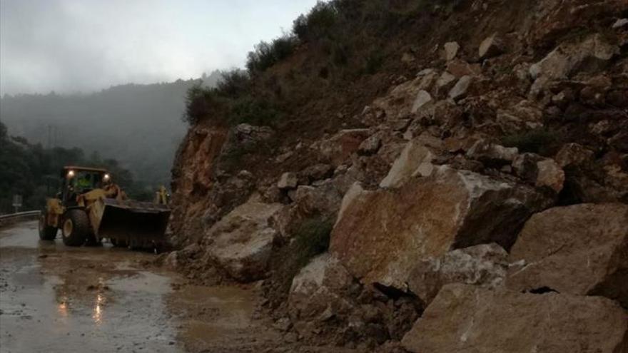 El desvío de Monrepós se cerró por la caída de rocas