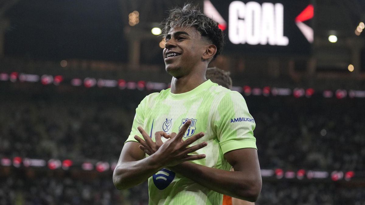 El delantero del Barça Lamine Yamal celebra su gol contra el Athletic, en la Supercopa.