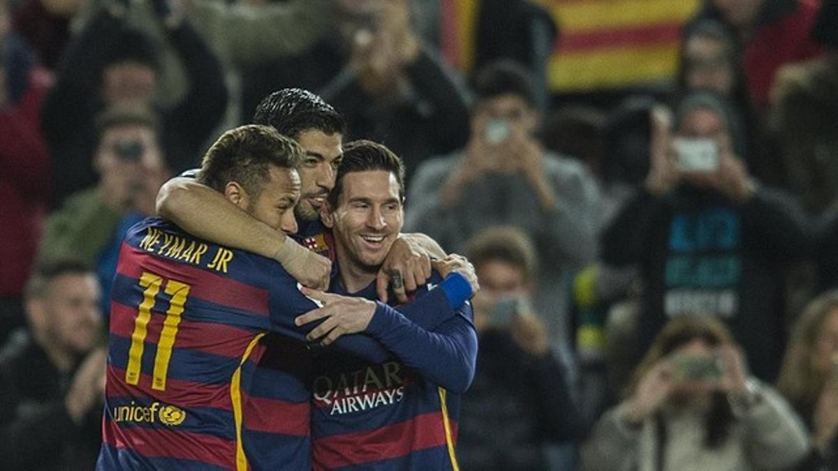 Neymar, Suárez y Messi celebran un gol.