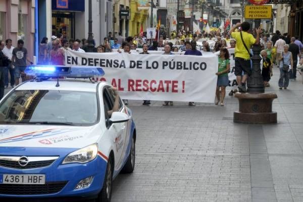 Colectivos y sindicatos salen a la calle unidos contra los recortes