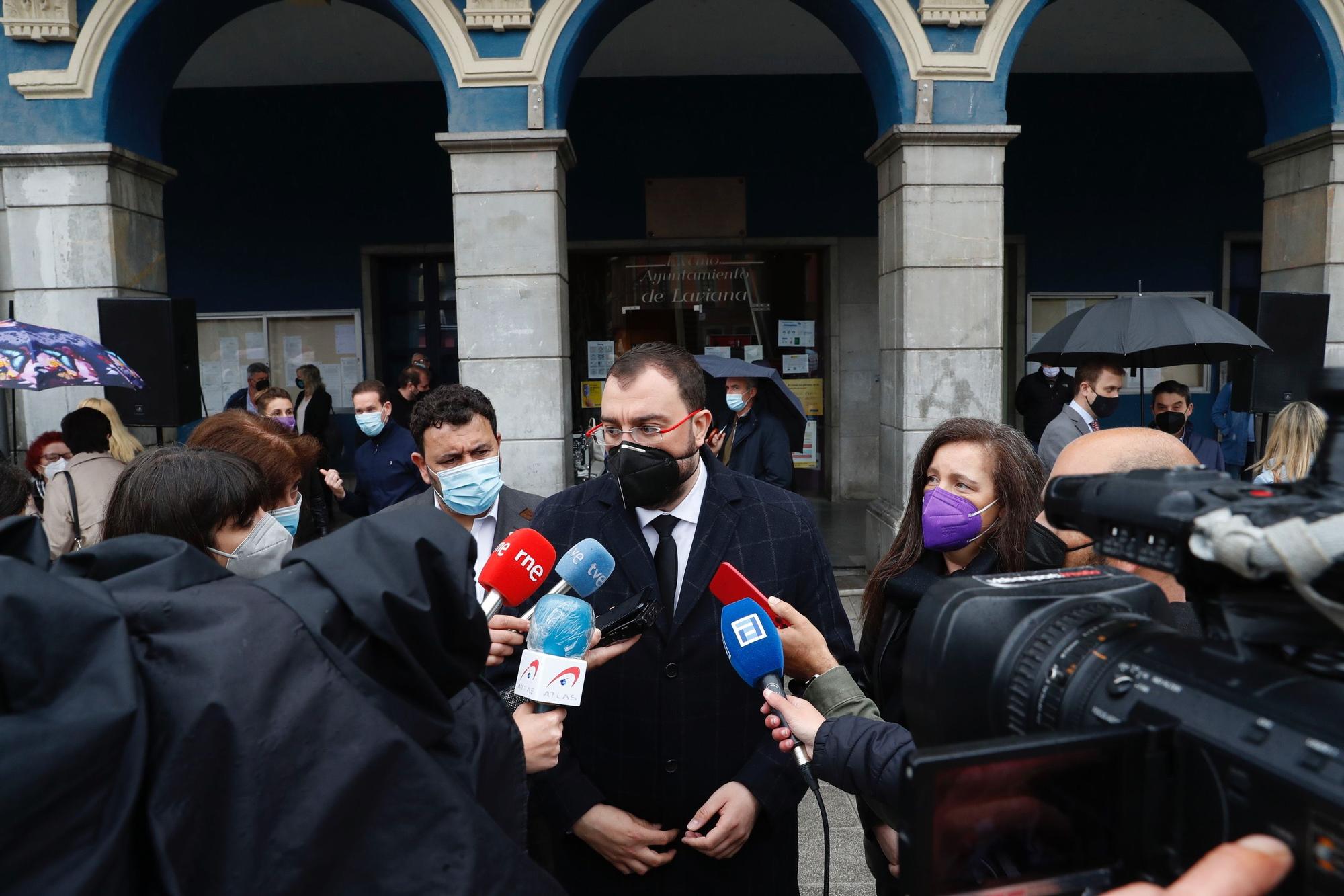 Concentración en Laviana por el asesinato machista de Teresa Aladro