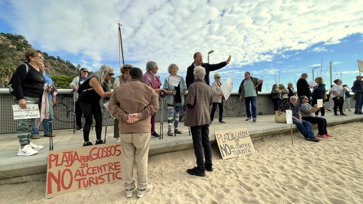 El grup de veïns durant la protesta
