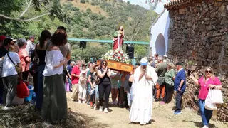 La romería de Santa Lucía en Cáceres finaliza con la venta de más de 1.200 dulces