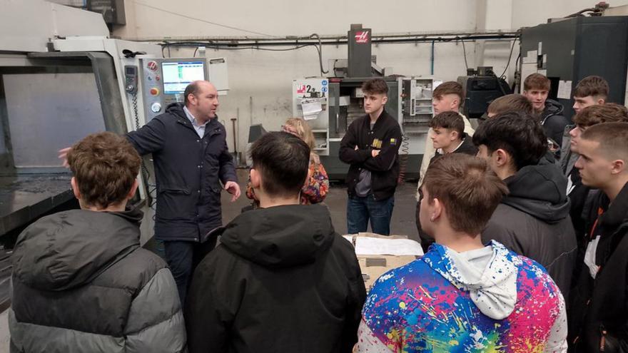 Visita de estudiantes a la empresa Mecanus.  | SERVICIO ESPECIAL